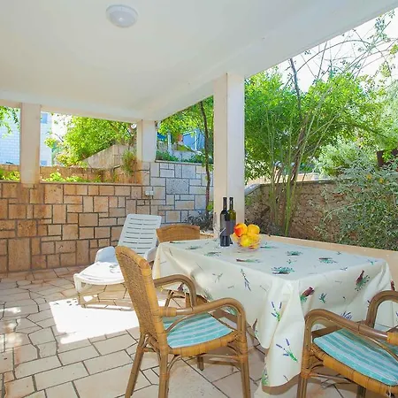 Lovric Apartman Lumbarda